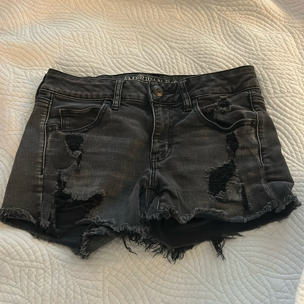 American Eagle Distressed Black Denim Shorts size 4 Midi Super Stretch